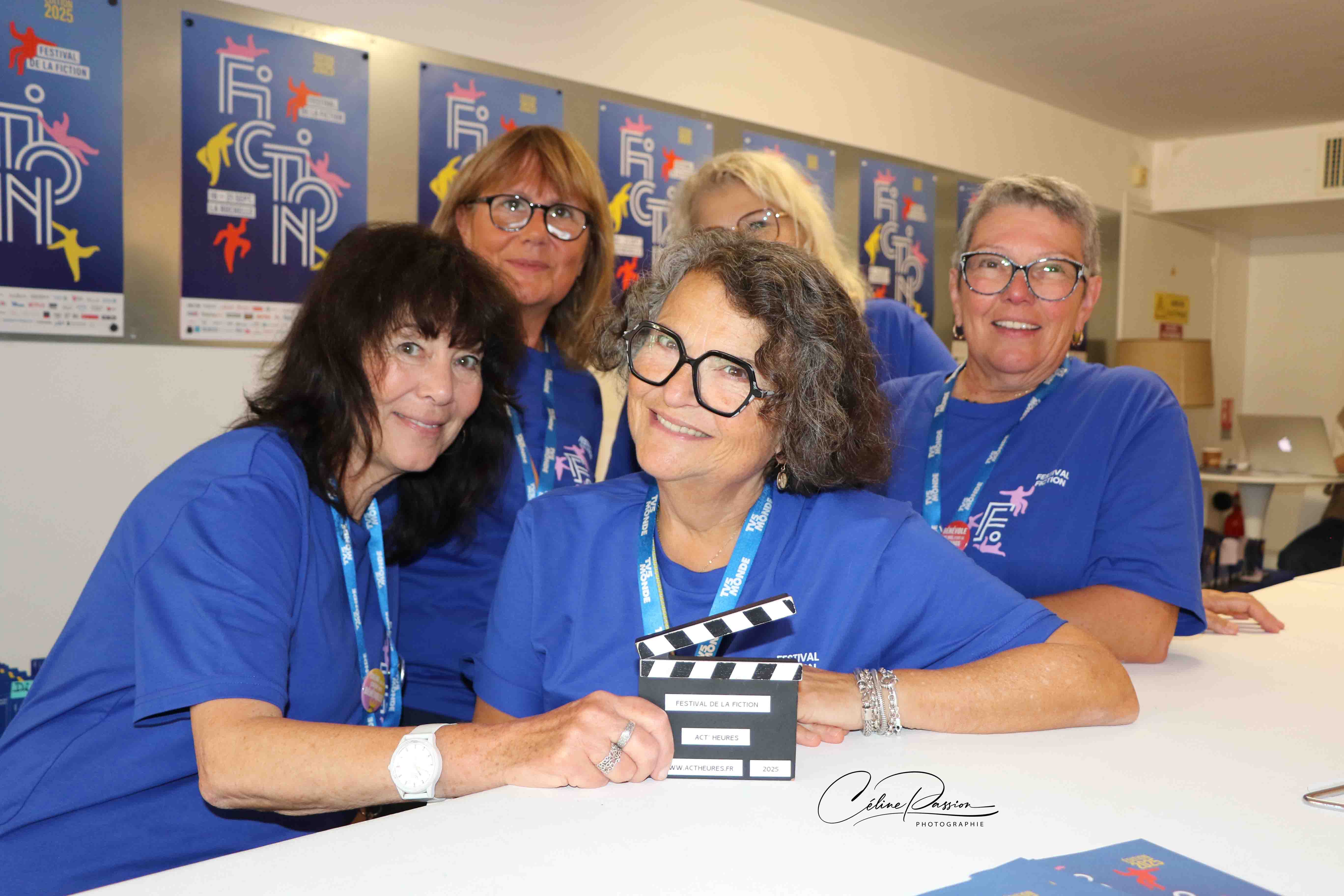 Benevoles dit "Les sctroumpfs" du festival de la fiction 2025
