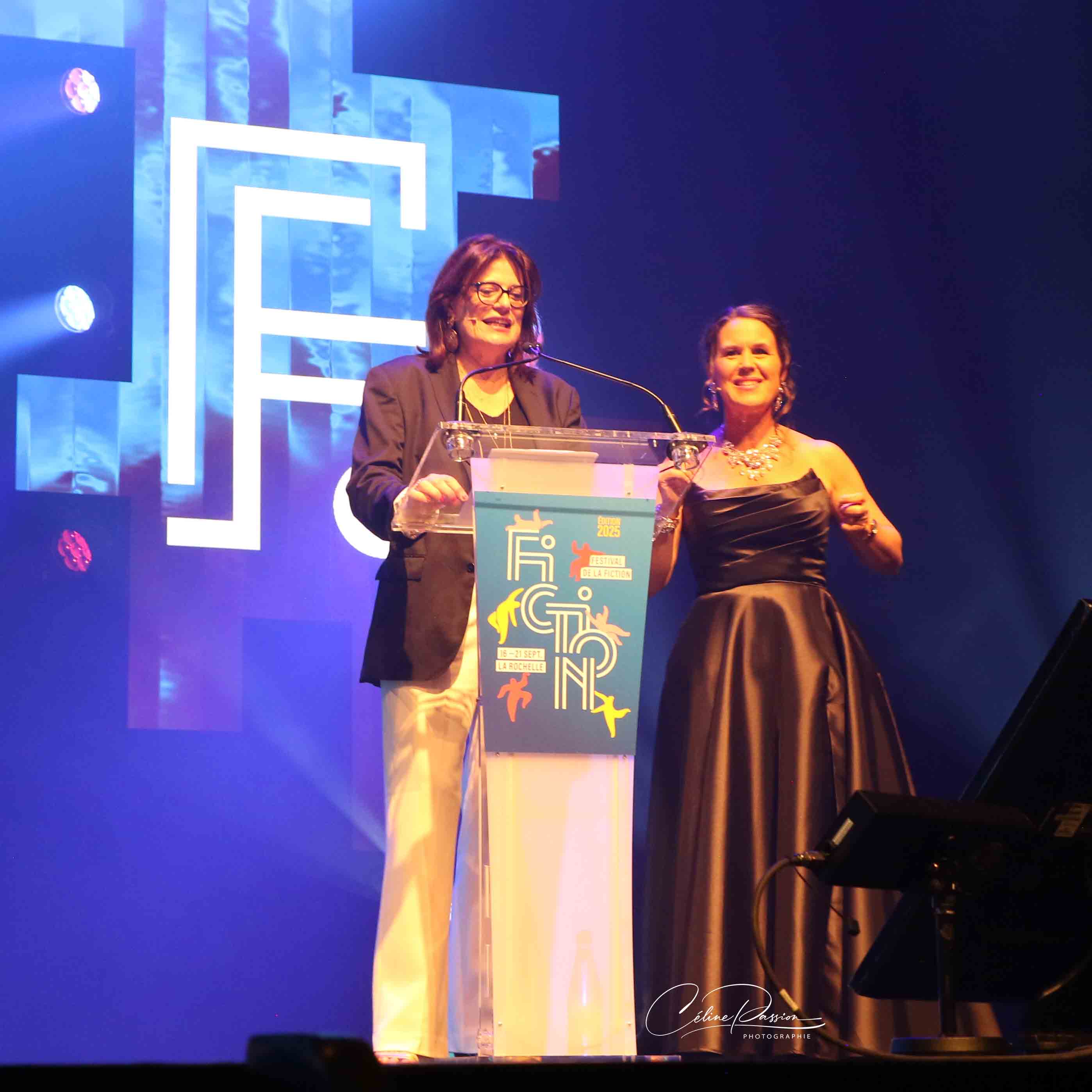 Sophie Revil présidente du Festival de la Fiction et Antonia de Rendinger Maitresse de cérémonie