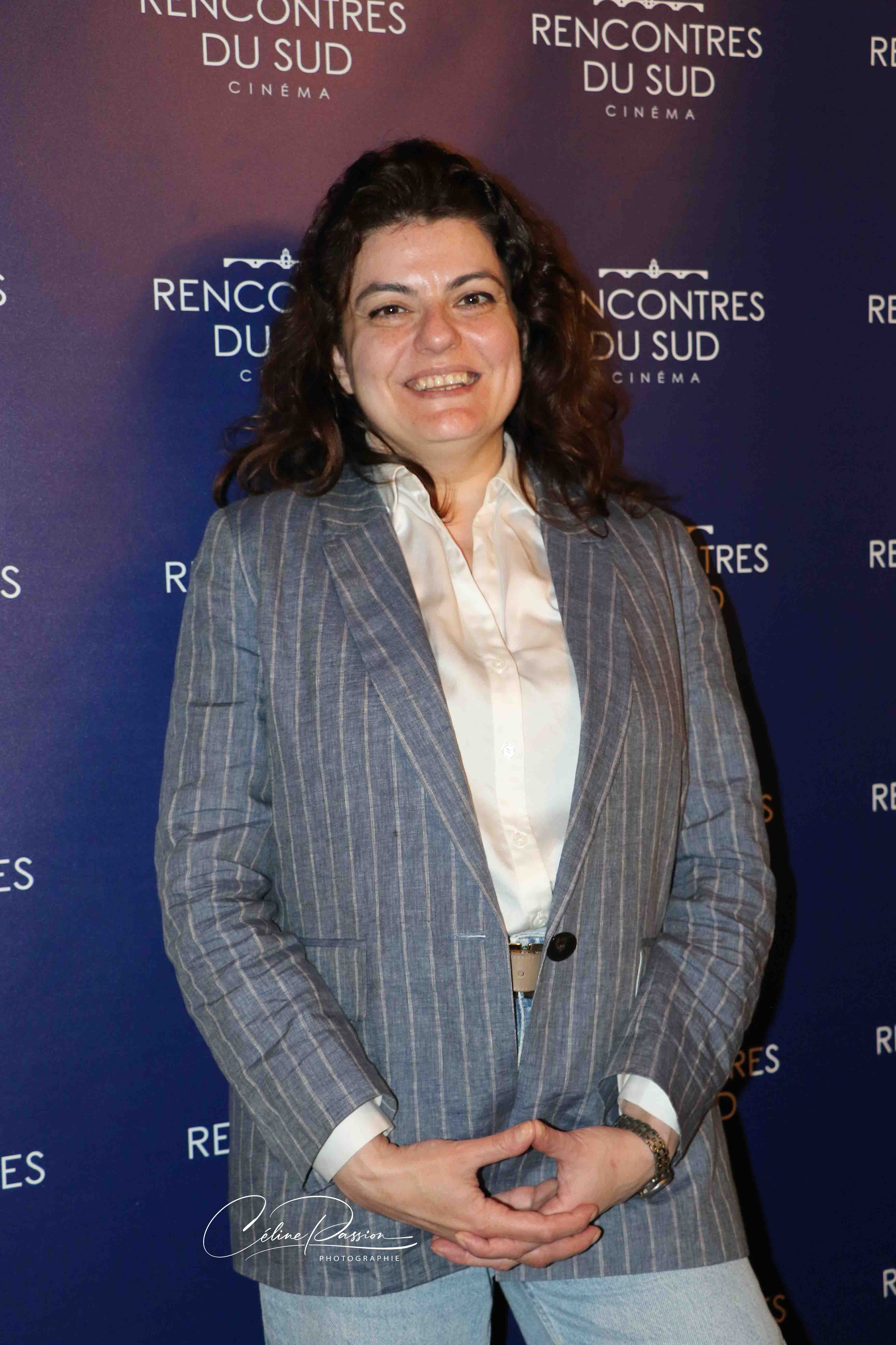 Gaya Jiji réalisatrice du film L'étrangère