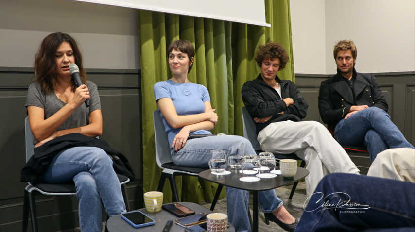 Jessica Palud realisatrice Anamaria Vartolomei, Vincent Lacoste, Lucas Bravo pour la série Mertreuil Canal plus